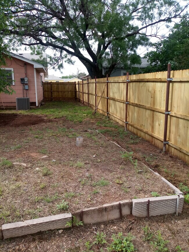 Building Photo - 1111 Sycamore St