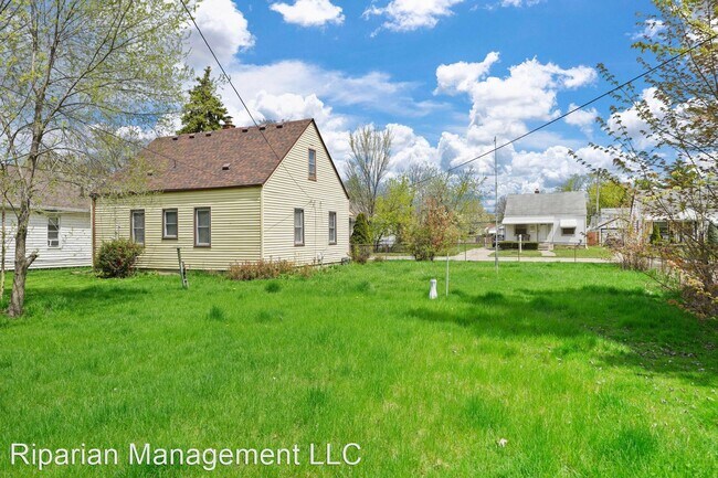 Building Photo - 2 br, 1 bath House - 22063 Cushing Ave