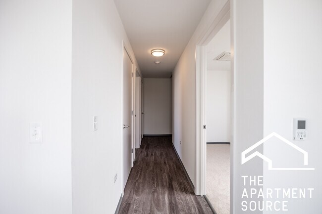 Building Photo - 2340 N California Ave