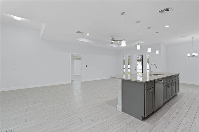 Building Photo - Spacious 4 Bedroom, 3 Bath Single-Family H...