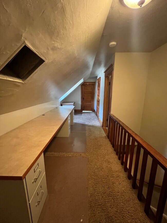 Building Photo - Charming 4 Bed 2 Bath in Gonzaga!!