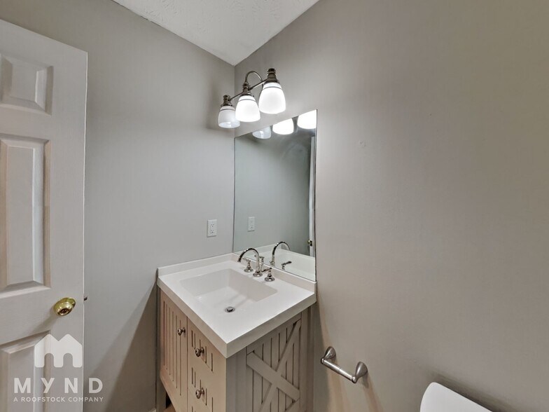 Building Photo - 301 Lacebark Ln