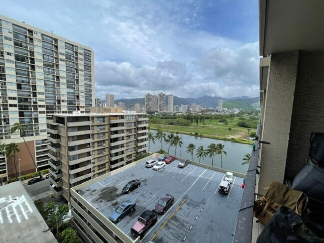 Building Photo - Fresh Waikiki Studio Unfurnished w/ secured parking & incredible amenities !