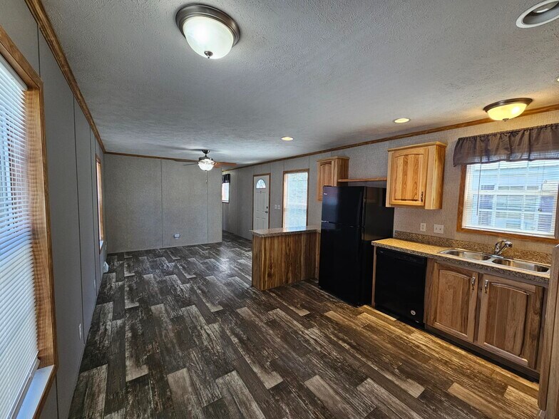 Building Photo - 23 Pine Cir