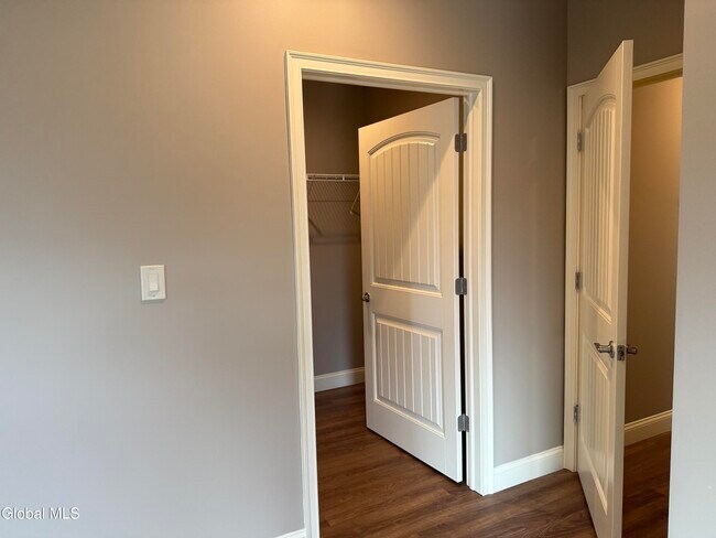 Building Photo - 48 Bavarian Wy