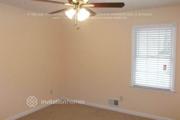Building Photo - 2923 Marsh Ln SW