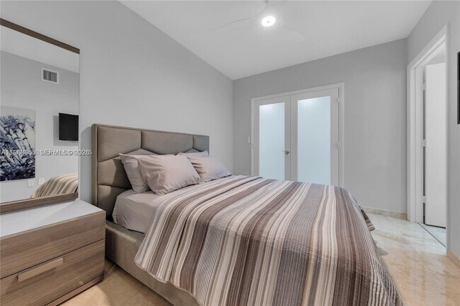 Building Photo - 1830 S Ocean Dr