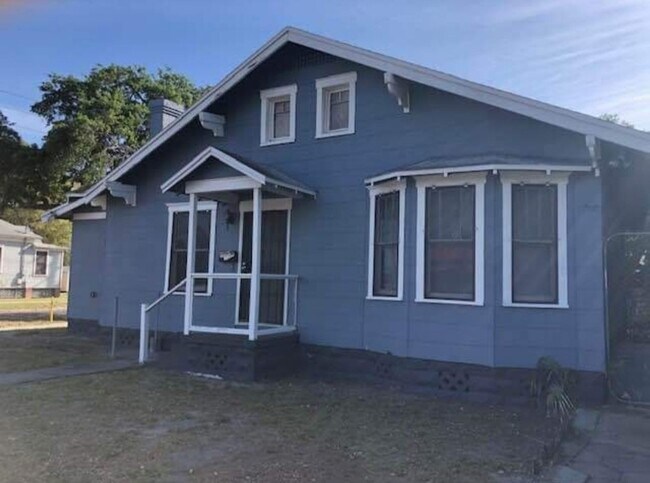 Building Photo - Lovely 3 bedroom 2 bathroom in St. Petersburg