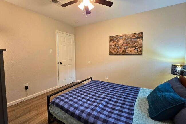 Building Photo - 1810 San Sebastian Ln