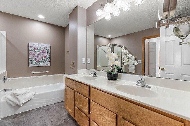 Building Photo - 9649 Alvarado Ln N