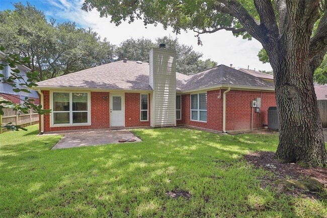 Building Photo - 22815 Red River Dr