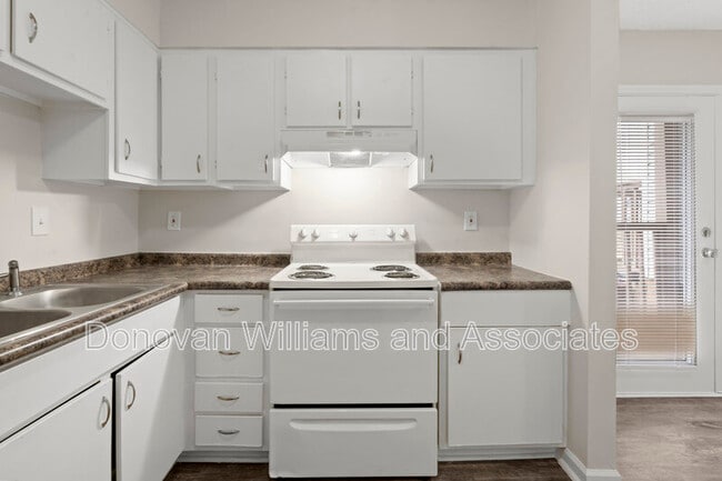 Building Photo - 4620 Central Ave