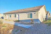 Building Photo - 1121 Sixshooter Ave