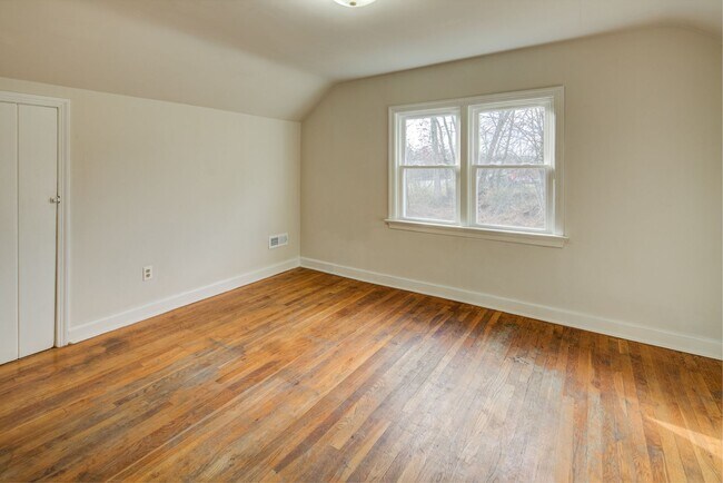 Building Photo - Charming Cecil Cape Cod Showing Saturday 12/13 9am-9:15am