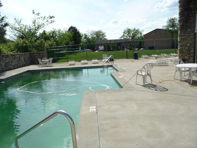 Swimming Pool - 7230 Creekview Dr