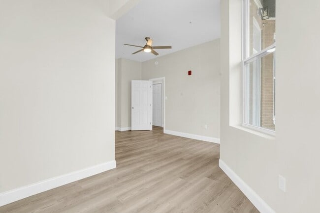 Building Photo - 18 N Main St