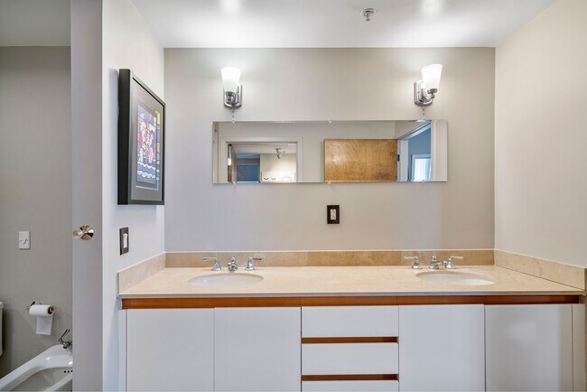 Building Photo - 1500 Ocean Dr