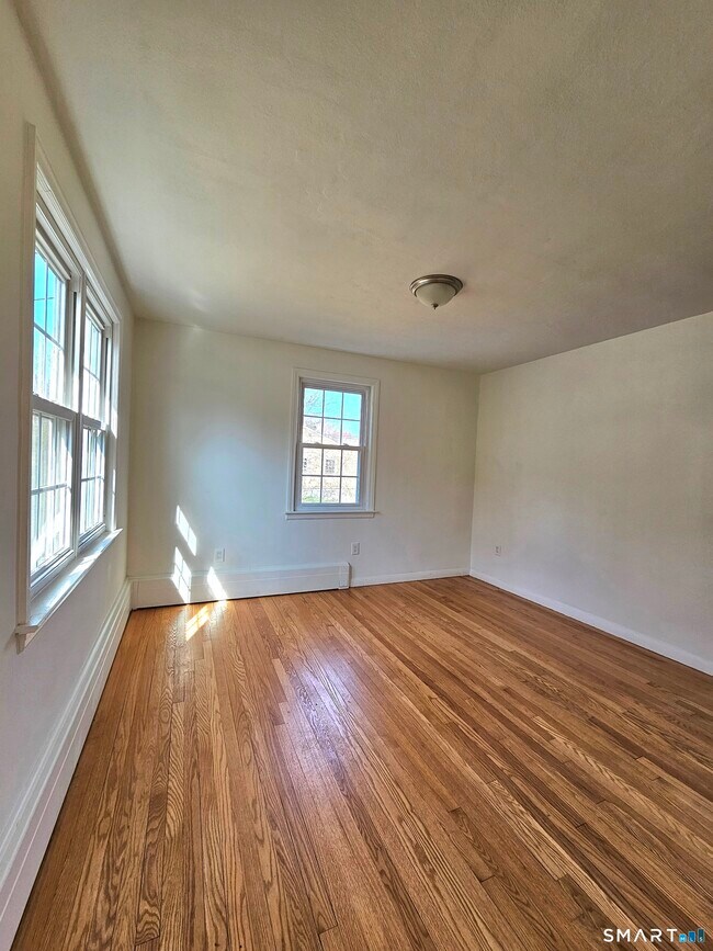 Building Photo - 2071 Middletown Ave