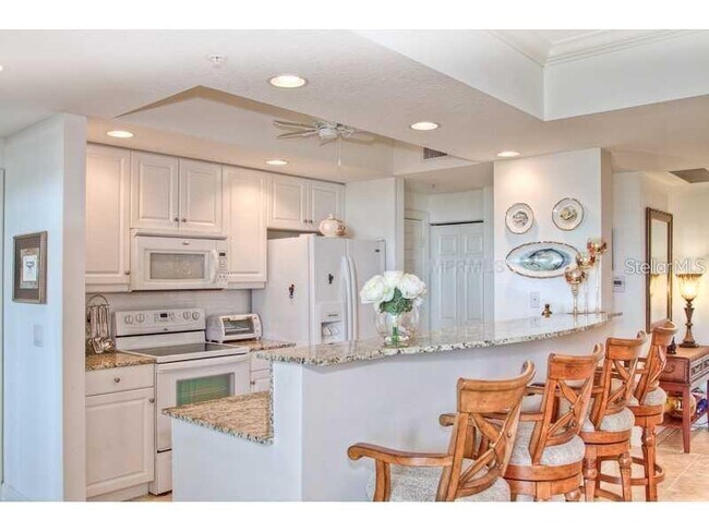 Building Photo - 800 N Tamiami Trl