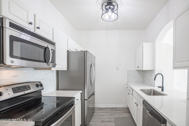 Building Photo - 7990 Baymeadows Rd