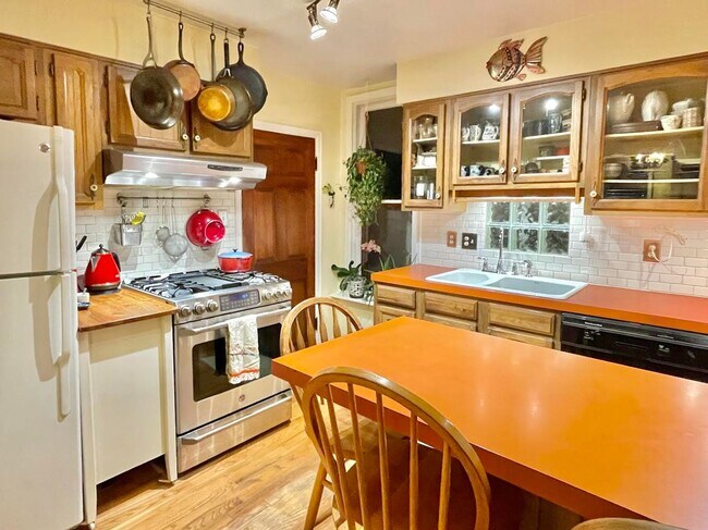 Building Photo - Charming Furnished Home in Downtown Boulder