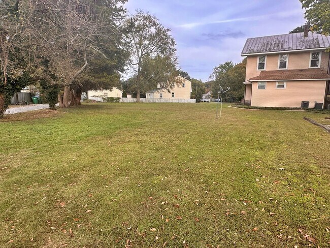 Building Photo - Bellevue - 2 Bedroom Apartment
