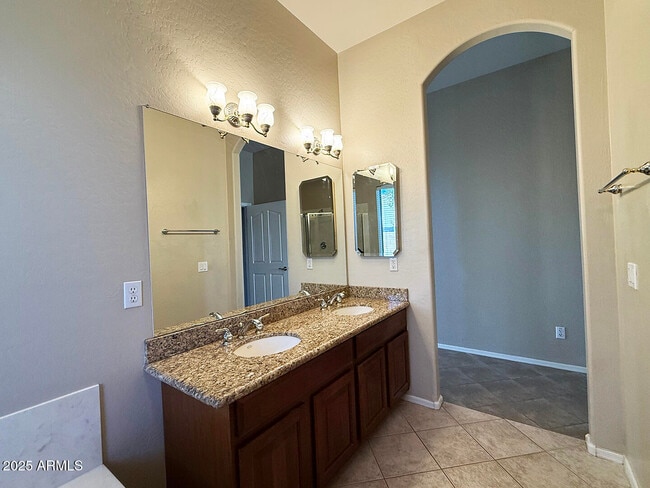 Building Photo - 4537 E Thunder Hawk Rd