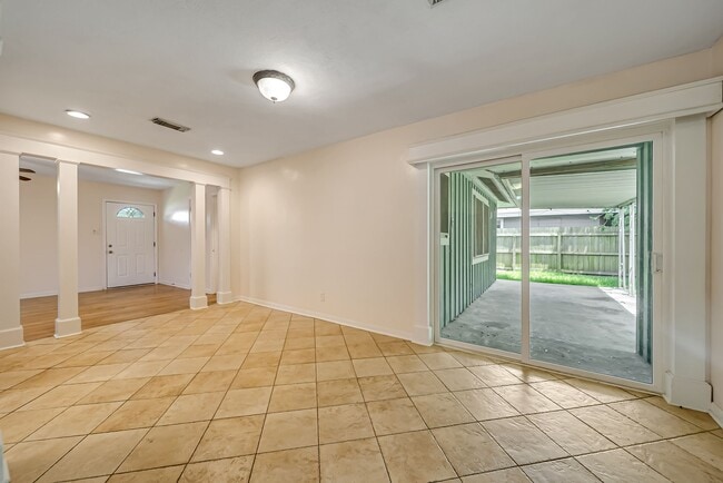 Building Photo - 3702 Malone Dr