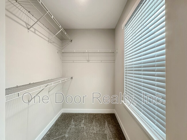 Building Photo - 105 Ironsmith Wy