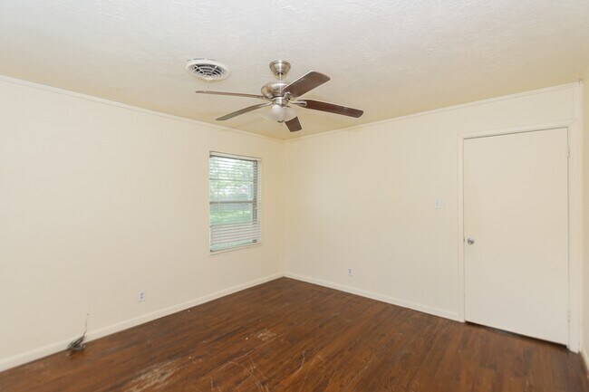 Building Photo - 1737 S Park