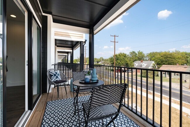 Building Photo - 1806 Lischey Ave