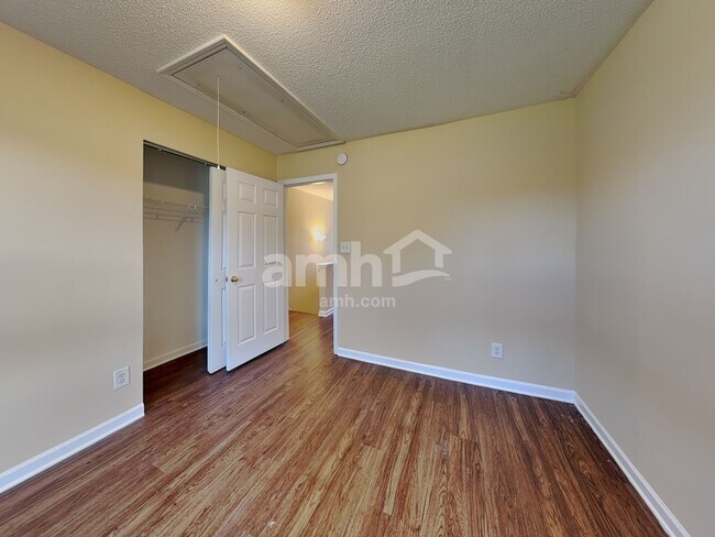 Building Photo - 1208 Scarlett Dr