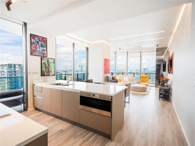 Building Photo - 801 S Miami Ave