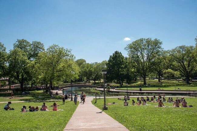 Building Photo - 1003 W Bluebonnet Dr