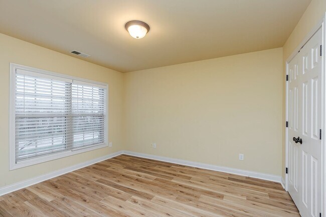 Building Photo - Beautiful Townhome located in the highly desirable Beaumont neighborhood of Lexington.