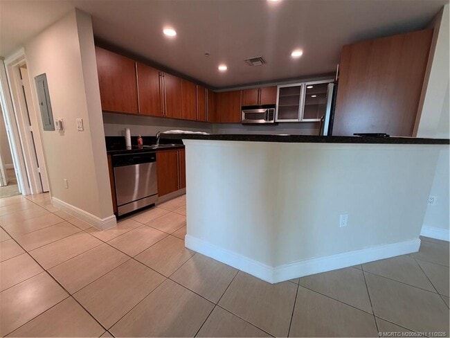 Building Photo - 610 Clematis St