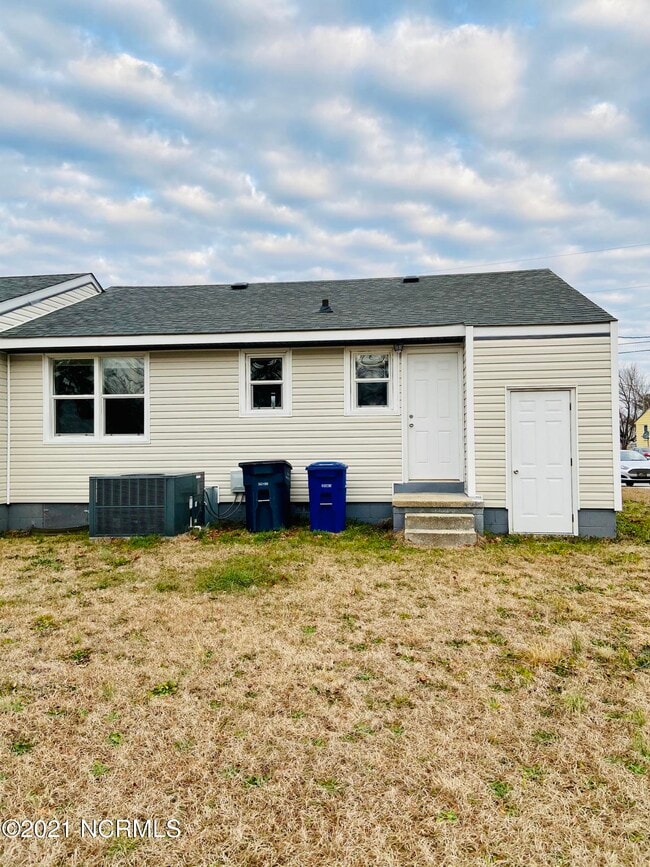 Building Photo - 318 Starling St