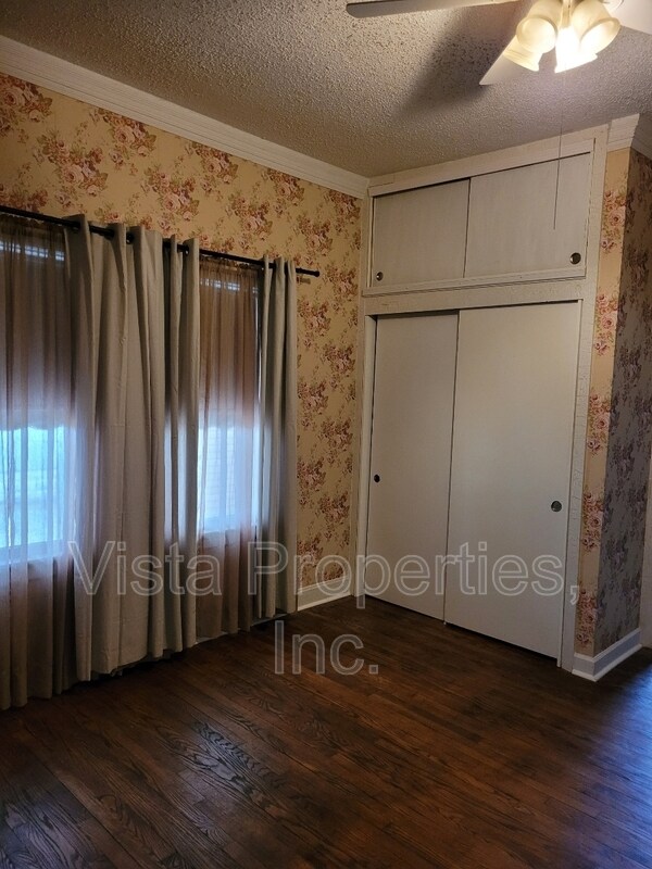 Building Photo - 1121 Elm St