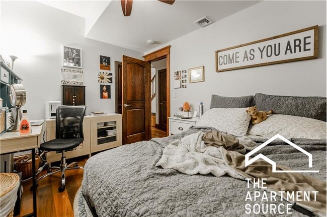 Building Photo - 1019 W Oakdale Ave