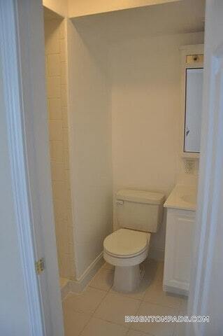 Building Photo - 168 Newton St