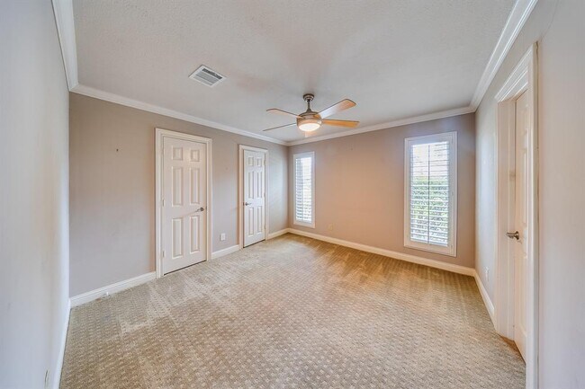 Building Photo - 11503 Lakeside Pl Dr