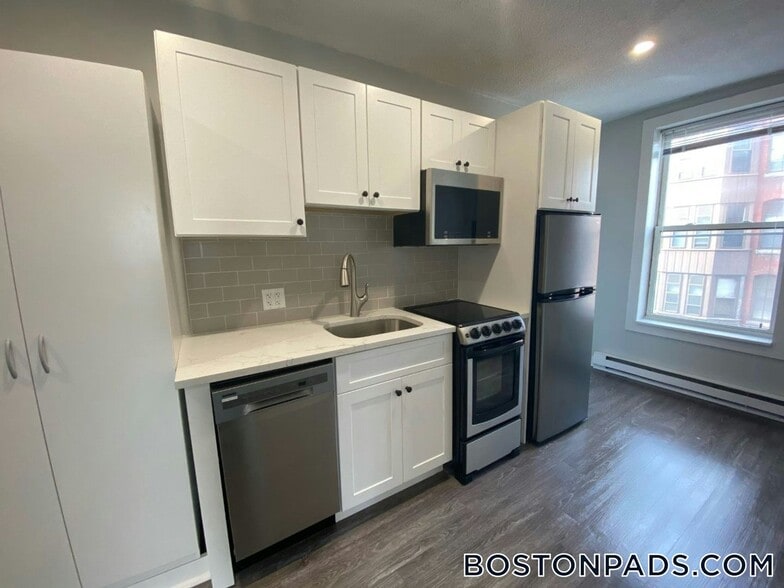 Building Photo - 76 Franklin St