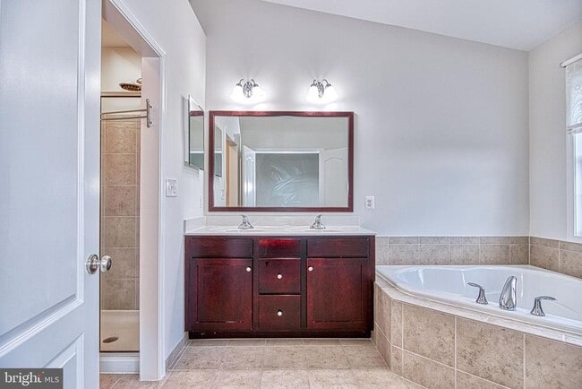 Building Photo - 208 Croft Square