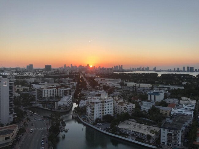 Building Photo - 2555 Collins Ave