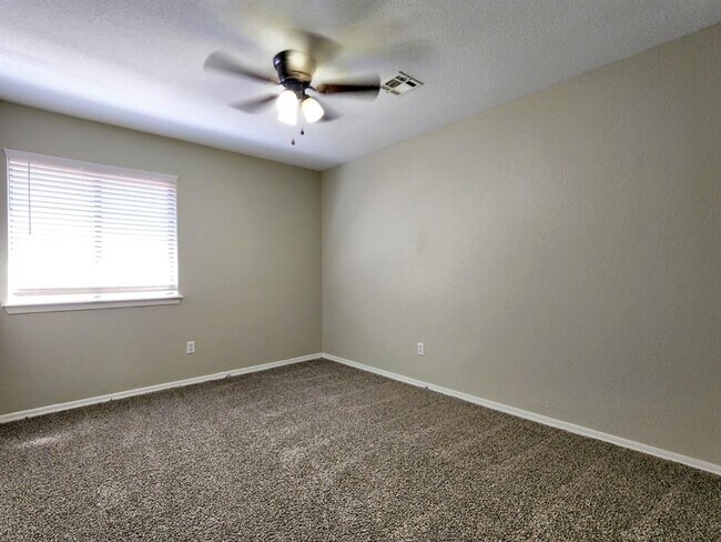 Building Photo - 11703 Lorene Ave