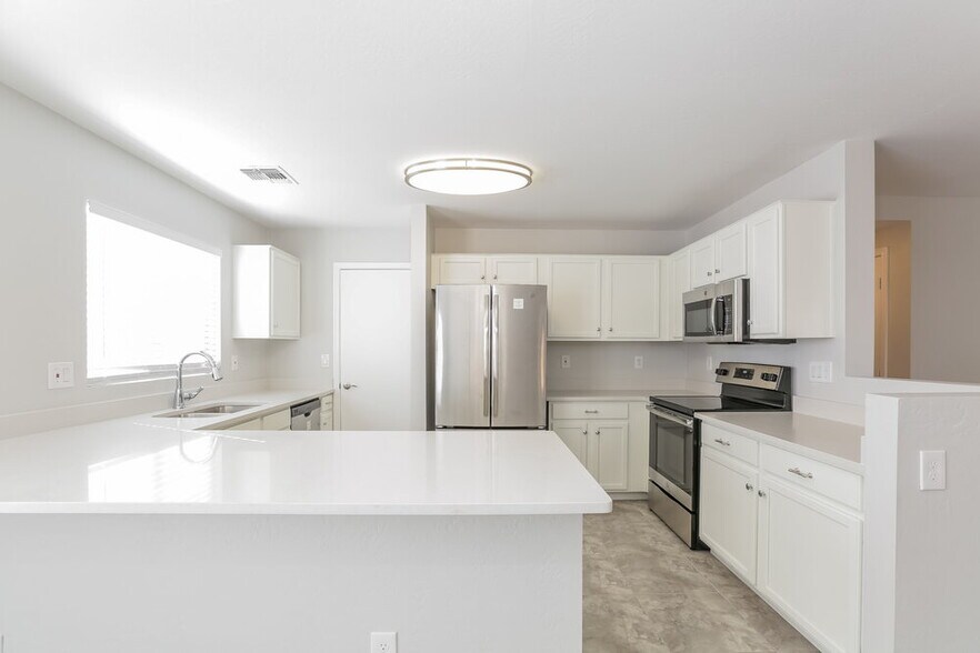 Building Photo - 12456 W Mandalay Ln