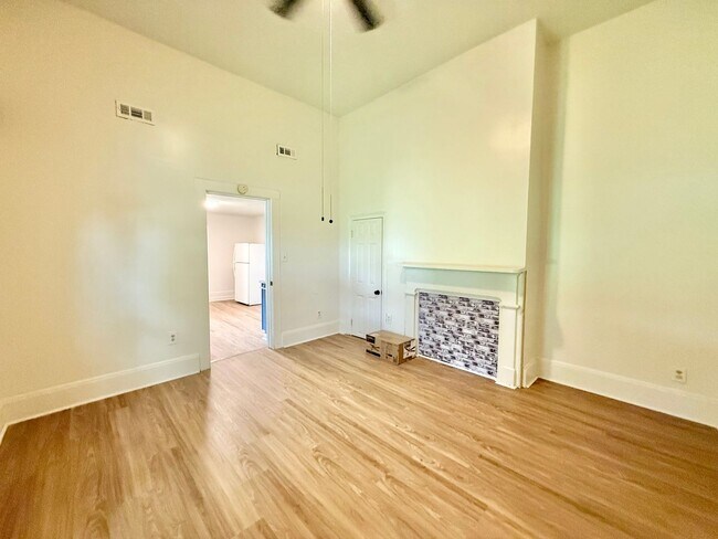 Building Photo - Garner Road [2 UNITS]