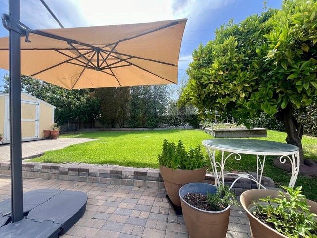 Building Photo - VISTA DEL ORO  3 BEDROOM HOUSE