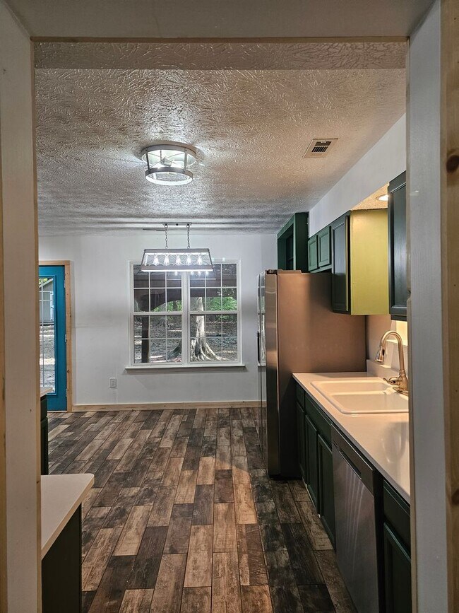 Building Photo - 5679 Hickory Fork Rd