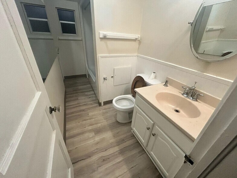 Building Photo - 2652 Merwyn Rd